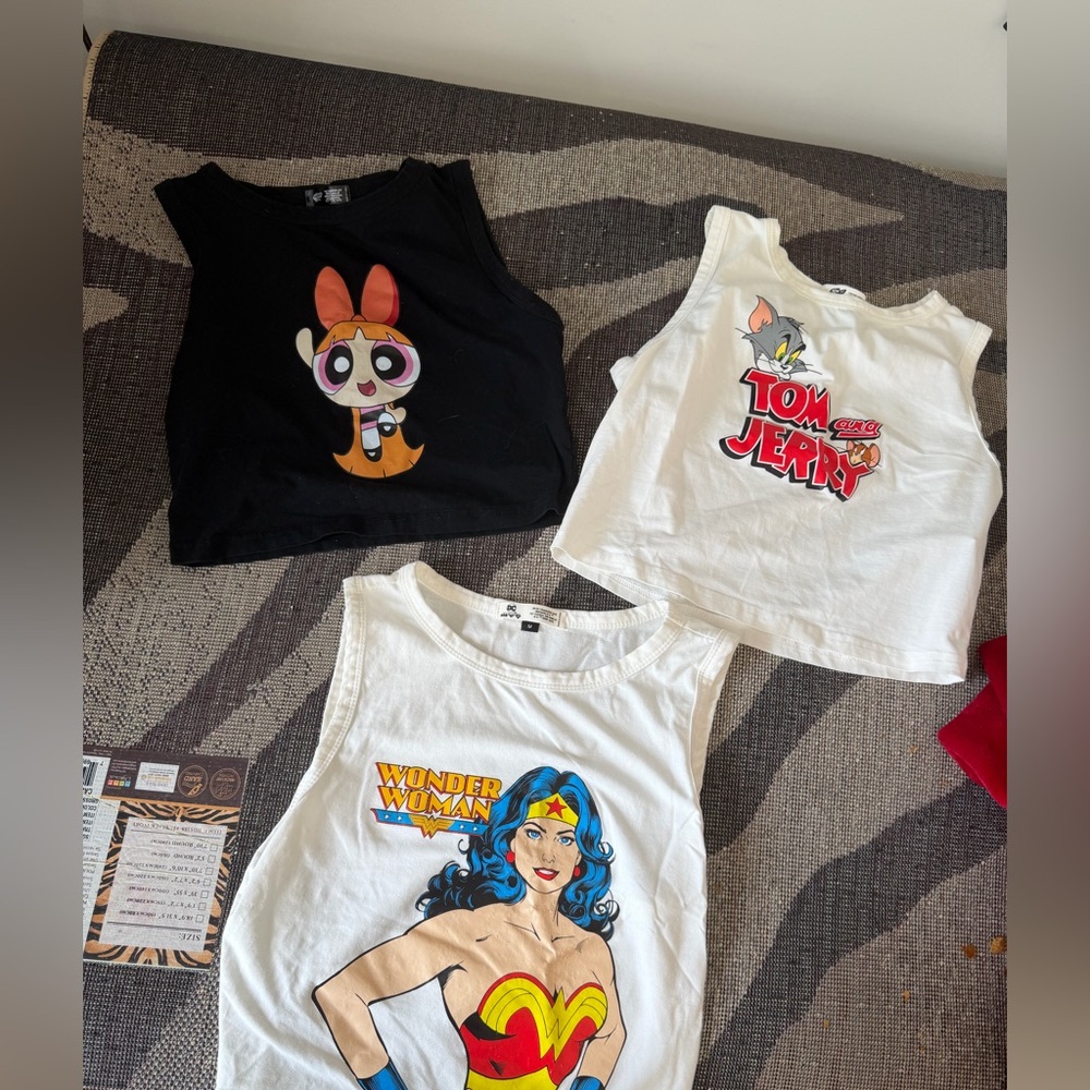 DC Comics crop tops - White & Black Cartoon Graphic Set